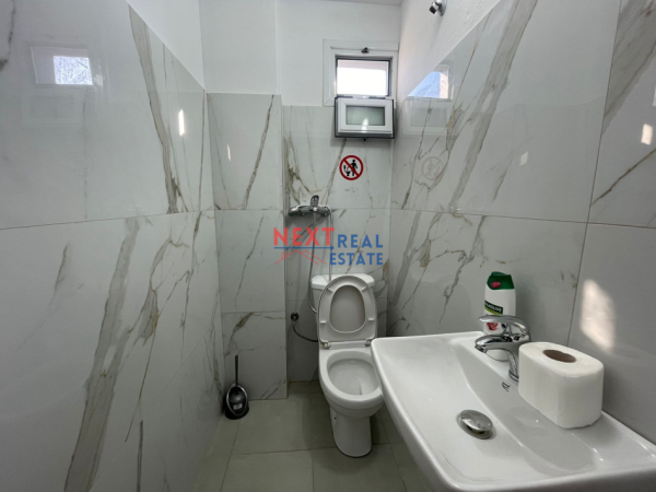 Vlore, jepet me qera apartament 2+1+Ballkon , 450 € (PLAZHI I VJETER)