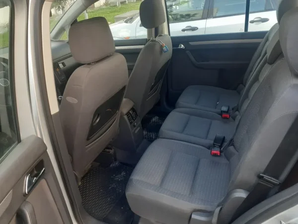 Durres, shitet makine VW Touran Nafte, e argjendtë manuale Kondicioner 208.000 km 3.600 €