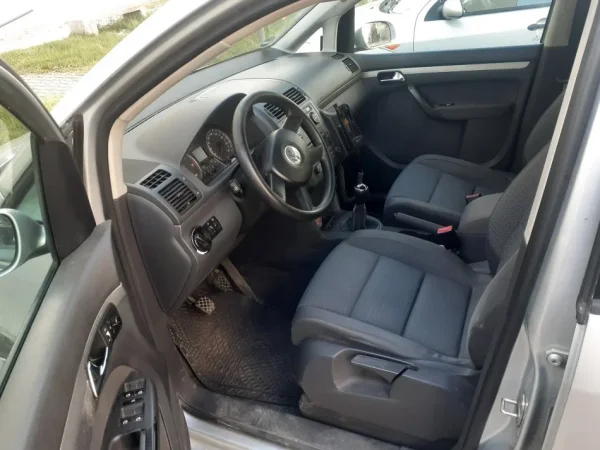 Durres, shitet makine VW Touran Nafte, e argjendtë manuale Kondicioner 208.000 km 3.600 €