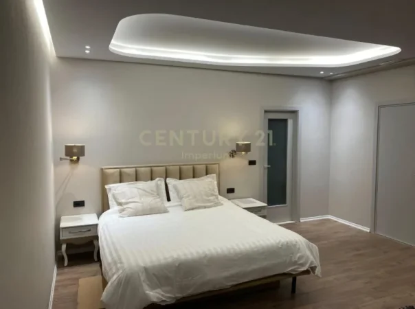 Tirane, shitet Vile 4+1 Kati 3, 200 m² 550.000 € (Rruga Fortuzi)