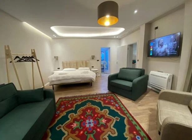 Tirane, shitet Vile 4+1 Kati 3, 200 m² 550.000 € (Rruga Fortuzi)