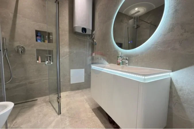 Tirane, shitet apartament 1+1+Aneks+Ballkon Kati 5, 74 m² 155.000 € (Tregu i Madh - Rruga 5 Maji)