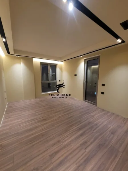 Tirane, jepet me qera zyre Kati 7, 125 m² 1.800 € (RRUGA E DURRESIT)