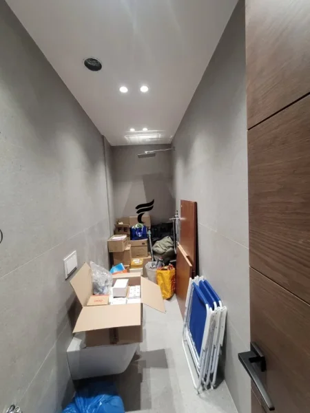 Tirane, jepet me qera zyre Kati 7, 125 m² 1.800 € (RRUGA E DURRESIT)