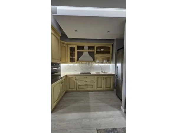 Tirane, shitet apartament 2+1 Kati 1, 112 m² 270.000 € (Rruga e Barrikadave)