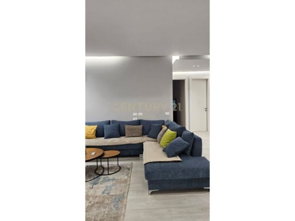Tirane, shitet apartament 2+1 Kati 1, 112 m² 270.000 € (Rruga e Barrikadave)