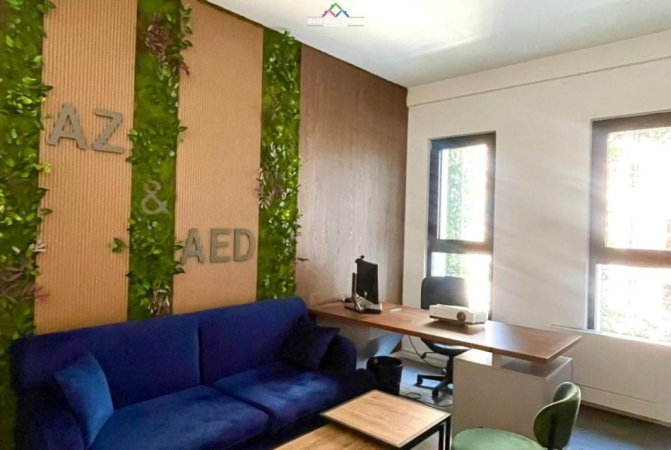 Tirane, jepet me qera zyre Kati 5, 133 m² 900 € (rruga e Kavajes)