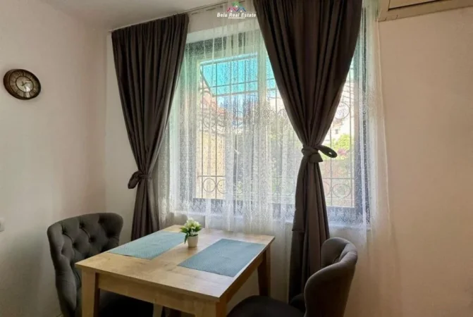 Tirane, jepet me qera garsonier 1+1 Kati 1, 45 m² 400 € (rruga Todi Shkurti)