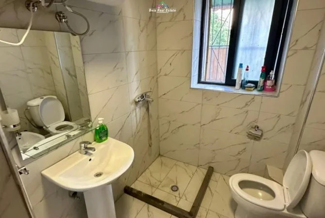 Tirane, jepet me qera garsonier 1+1 Kati 1, 45 m² 400 € (rruga Todi Shkurti)
