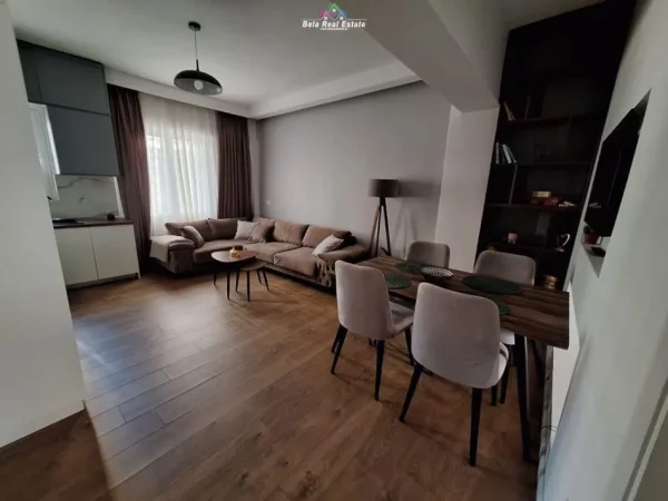Tirane, jepet me qera apartament 2+1 Kati 2, 85 m² 1.000 € (Rruga Hoxha Tahsim)