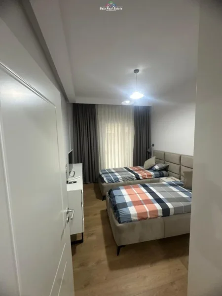Tirane, jepet me qera apartament 2+1 Kati 2, 85 m² 1.000 € (Rruga Hoxha Tahsim)
