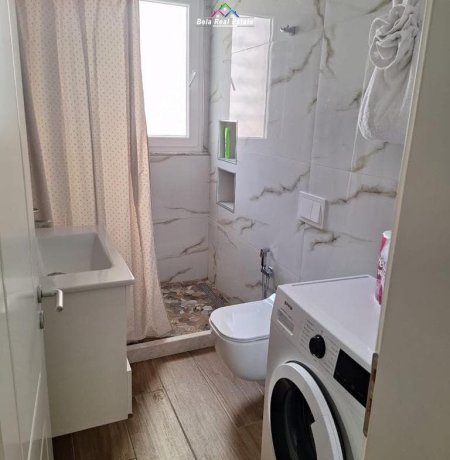 Tirane, jepet me qera apartament 2+1 Kati 2, 85 m² 1.000 € (Rruga Hoxha Tahsim)