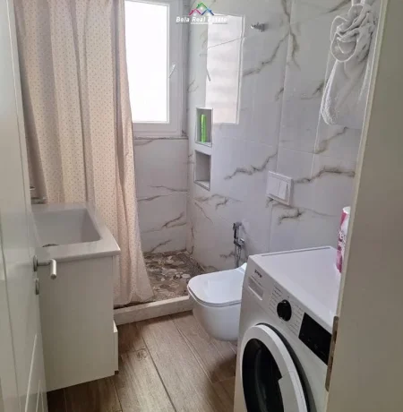 Tirane, jepet me qera apartament 2+1 Kati 2, 85 m² 1.000 € (Rruga Hoxha Tahsim)