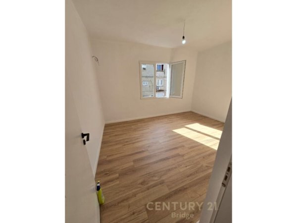 Tirane, shitet apartament 2+1 Kati 3, 75 m² 129.000 € (spitalet)
