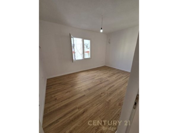 Tirane, shitet apartament 2+1 Kati 3, 75 m² 129.000 € (spitalet)