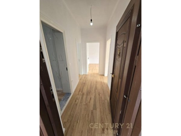 Tirane, shitet apartament 2+1 Kati 3, 75 m² 129.000 € (spitalet)