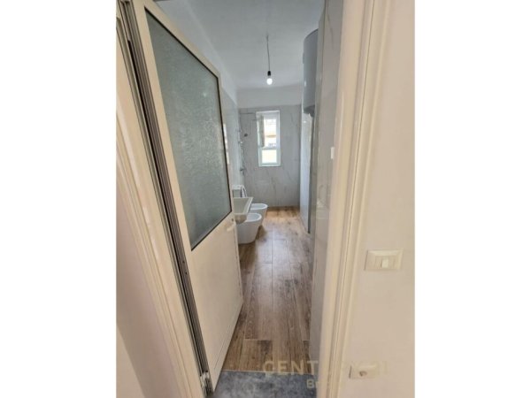 Tirane, shitet apartament 2+1 Kati 3, 75 m² 129.000 € (spitalet)