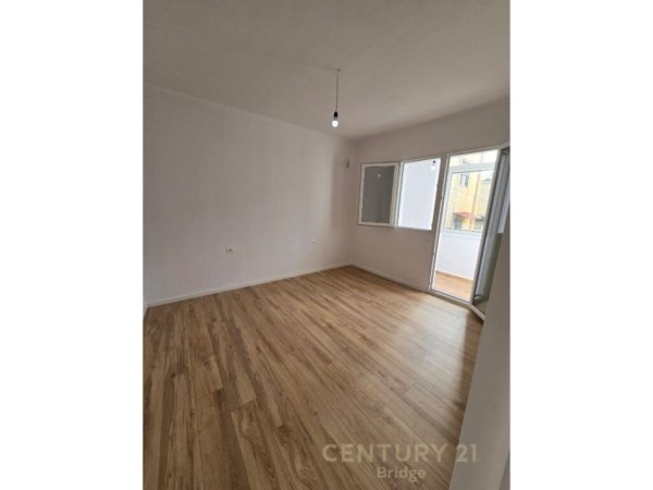 Tirane, shitet apartament 2+1 Kati 3, 75 m² 129.000 € (spitalet)