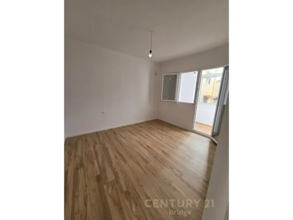 Tirane, shitet apartament 2+1 Kati 3, 75 m² 129.000 € (spitalet)
