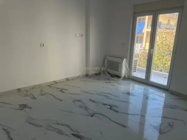 Tirane, jap me qera zyre , 150 m² 1.500 € (Selitë)