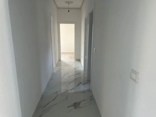 Tirane, jap me qera zyre , 150 m² 1.500 € (Selitë)