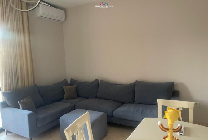 Tirane, jepet me qera apartament 2+1+Ballkon Kati 3, 118 m² 550 € (rruga Hamdi Sina)