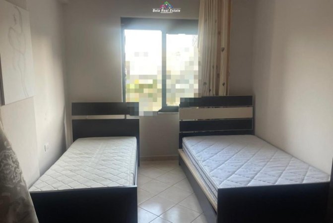 Tirane, jepet me qera apartament 2+1+Ballkon Kati 3, 118 m² 550 € (rruga Hamdi Sina)
