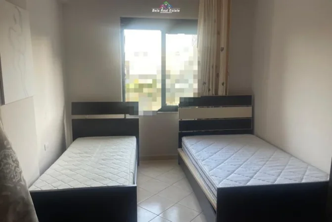 Tirane, jepet me qera apartament 2+1+Ballkon Kati 3, 118 m² 550 € (rruga Hamdi Sina)