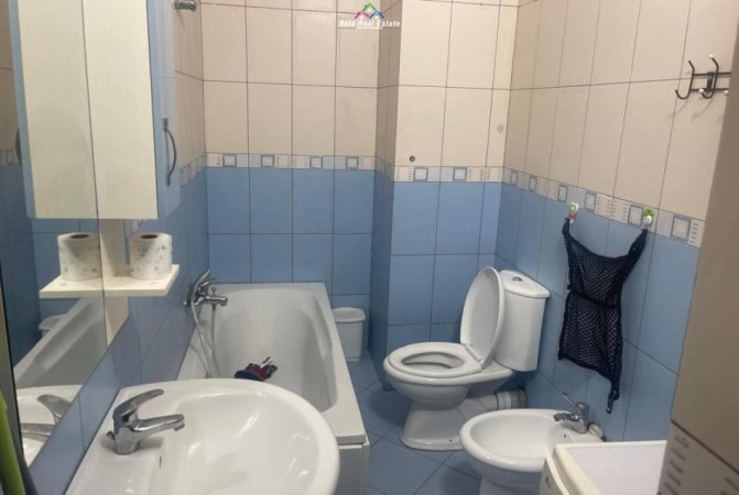Tirane, jepet me qera apartament 2+1+Ballkon Kati 3, 118 m² 550 € (rruga Hamdi Sina)