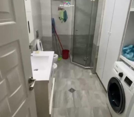Shqiperi, jepet me qera apartament 2+1+Ballkon Kati 4, 100 m² 700 € (rruga Liqeni i Thate)