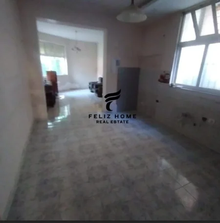 Tirane, jepet me qera apartament 3+1 Kati 1, 120 m² 700 € (SELVIA)