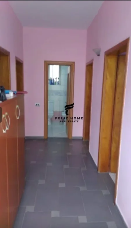 Tirane, jepet me qera apartament 3+1 Kati 1, 120 m² 700 € (SELVIA)