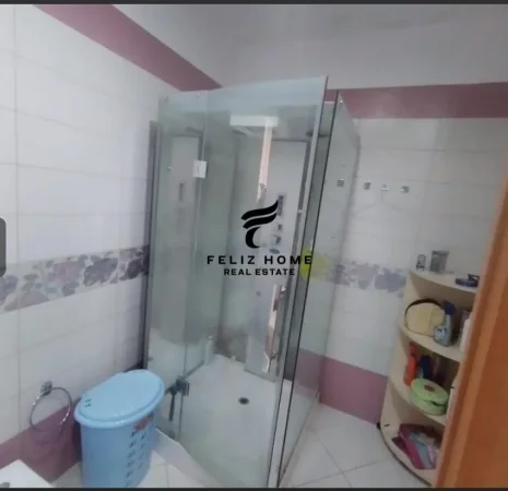 Tirane, jepet me qera apartament 3+1 Kati 1, 120 m² 700 € (SELVIA)