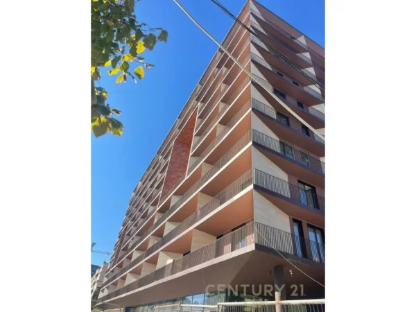 Tirane, jepet me qera ambjent biznesi Kati 6, 94 m² 1.300 € (Rruga e Kosovarve)