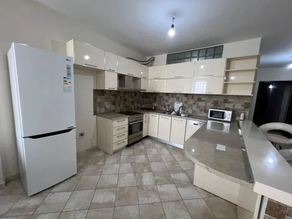 Tirane, shitet apartament 2+1+Ballkon Kati 5, 124 m² 185.000 € (Rruga Asim Vokshi)