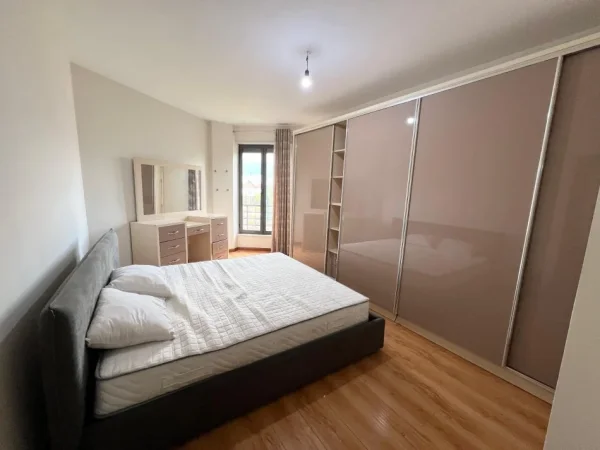 Tirane, shitet apartament 2+1+Ballkon Kati 5, 124 m² 185.000 € (Rruga Asim Vokshi)
