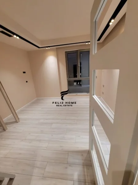 Tirane, jepet me qera zyre Kati 7, 96 m² 1.300 € (RRUGA E DURRESIT)