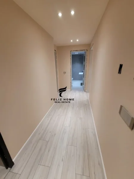 Tirane, jepet me qera zyre Kati 7, 96 m² 1.300 € (RRUGA E DURRESIT)