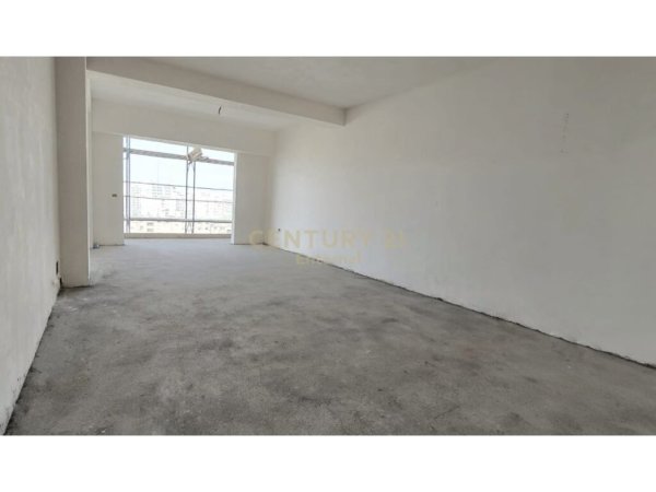 Tirane, shes apartament 2+1+2+Ballkon , 140 m² 300.000 € (Rruga e Kavajës)