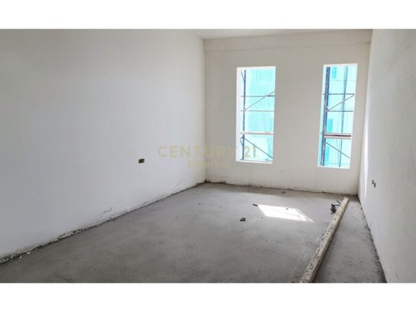 Tirane, shes apartament 2+1+2+Ballkon , 140 m² 300.000 € (Rruga e Kavajës)