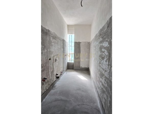 Tirane, shes apartament 2+1+2+Ballkon , 140 m² 300.000 € (Rruga e Kavajës)