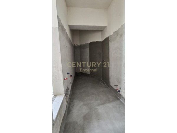 Tirane, shes apartament 2+1+2+Ballkon , 140 m² 300.000 € (Rruga e Kavajës)
