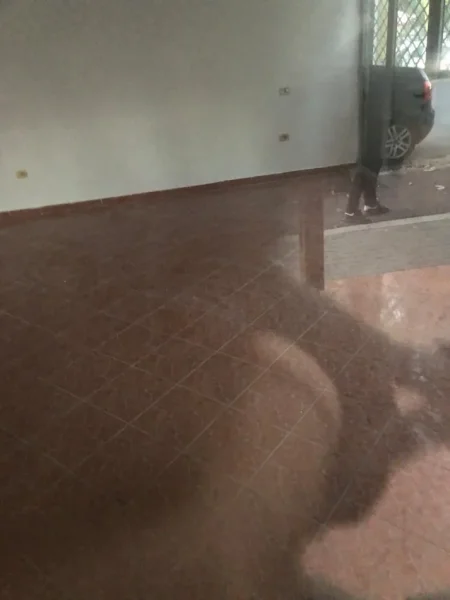 Tirane, jepet me qera dyqan Kati 0, 95 m² 500 € (YZBERISHT)