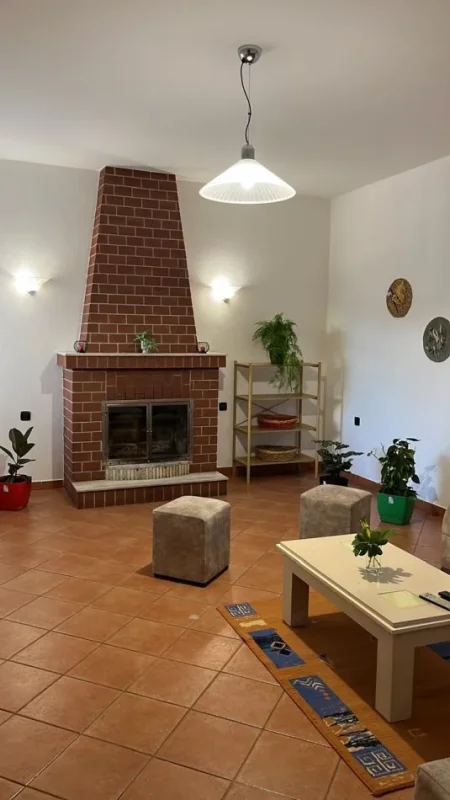 Tirane, jepet me qera shtepi 2+1+Aneks+Ballkon Kati 1, 130 m² 500 € (Ali Demi)