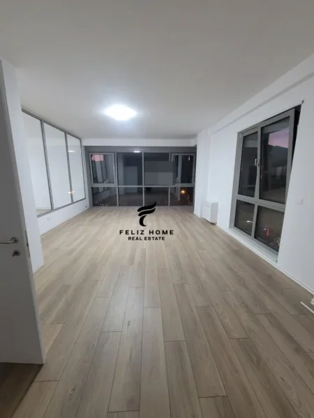 Tirane, jepet me qera zyre Kati 1, 158 m² 2.500 € (RRUGA E DURRESIT)