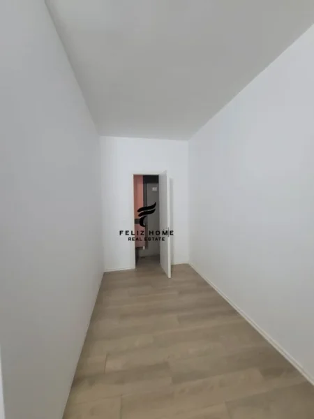 Tirane, jepet me qera zyre Kati 1, 158 m² 2.500 € (RRUGA E DURRESIT)