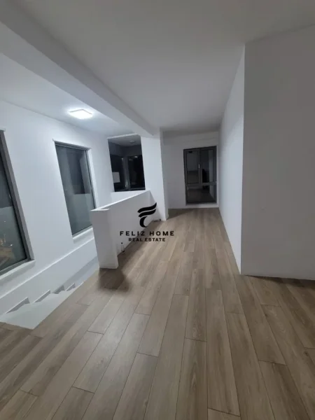 Tirane, jepet me qera zyre Kati 1, 158 m² 2.500 € (RRUGA E DURRESIT)