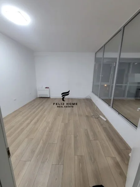 Tirane, jepet me qera zyre Kati 1, 158 m² 2.500 € (RRUGA E DURRESIT)