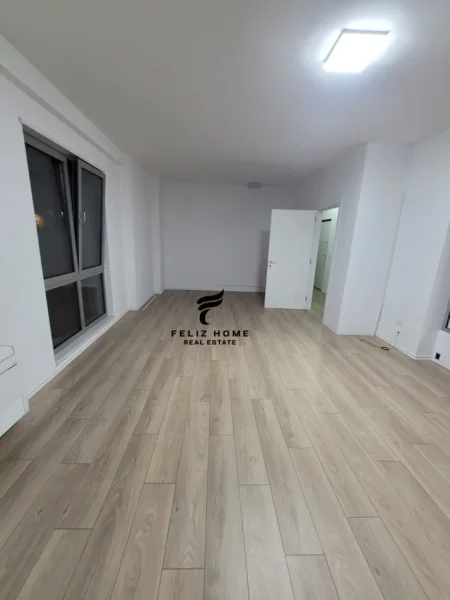 Tirane, jepet me qera zyre Kati 1, 158 m² 2.500 € (RRUGA E DURRESIT)