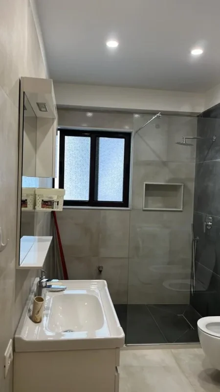 Tirane, jepet me qera shtepi 2+1+Aneks+Ballkon Kati 1, 130 m² 500 € (Ali Demi)